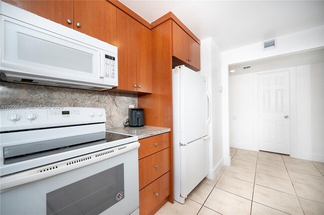 Foto del edificio - 500 NE 26th St