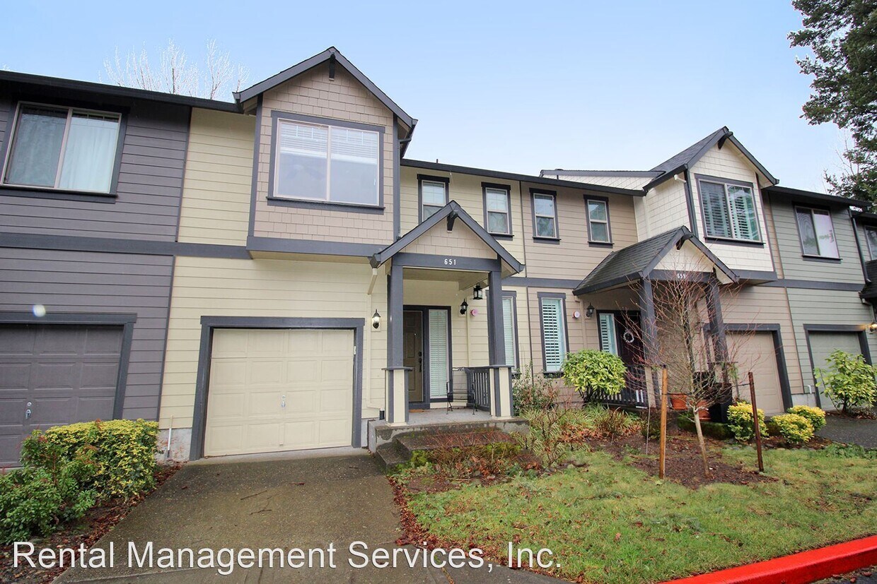 Primary Photo - 3 br, 2.5 bath House - 651 SW Edgefield Me...