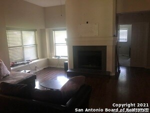 Building Photo - 8515 Maple Ridge Dr
