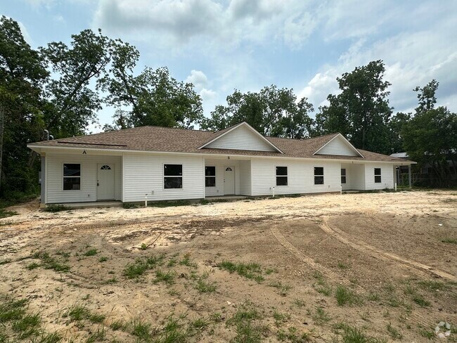 Building Photo - 1205 Winona Ave