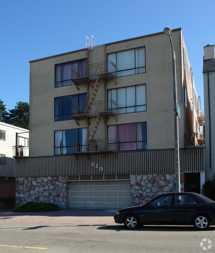 Building Photo - 520 Parker Ave
