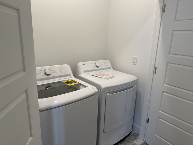 Laundry Room - Farmington North Townhomes