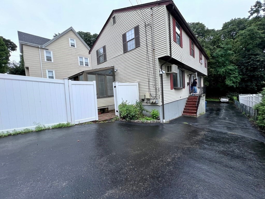 23 Thurston Rd, Newton, MA 02464 Townhome Rentals in Newton MA