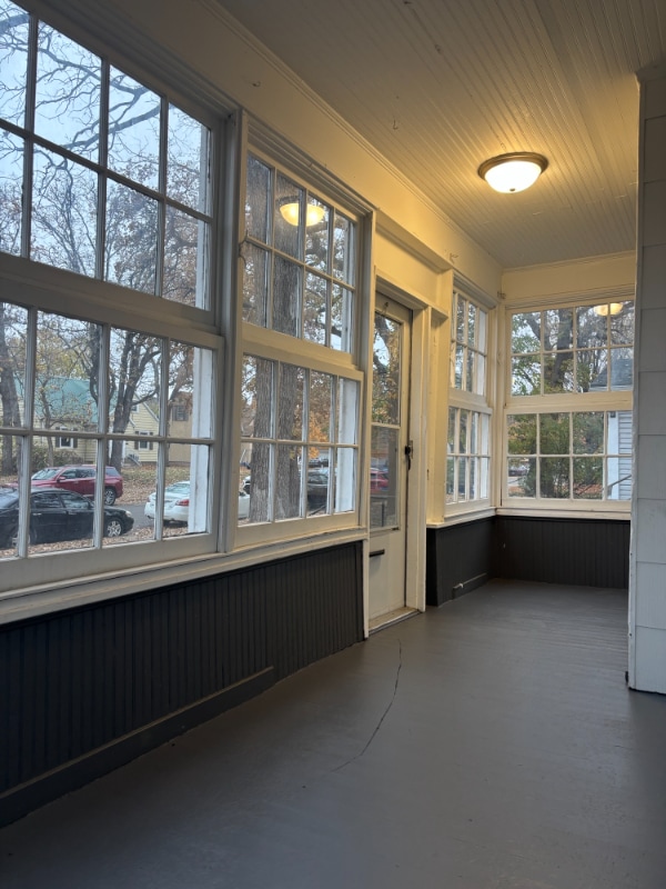 Building Photo - 814 6th Ave S