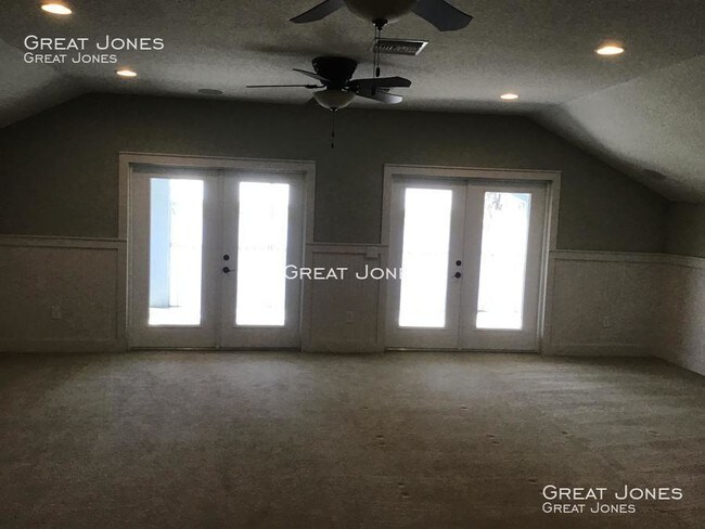 Building Photo - 11323 Lake Lucaya Drive