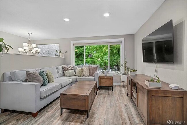 Building Photo - Newly Remodeled 4bd/3ba Home in Quiet Madi...