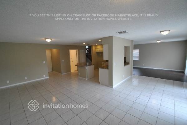 Building Photo - 10364 Sunstream Ln