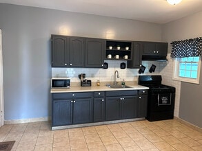 Building Photo - 362 Norton St