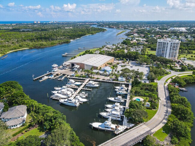 Foto del edificio - 3322 Casseekey Island Rd