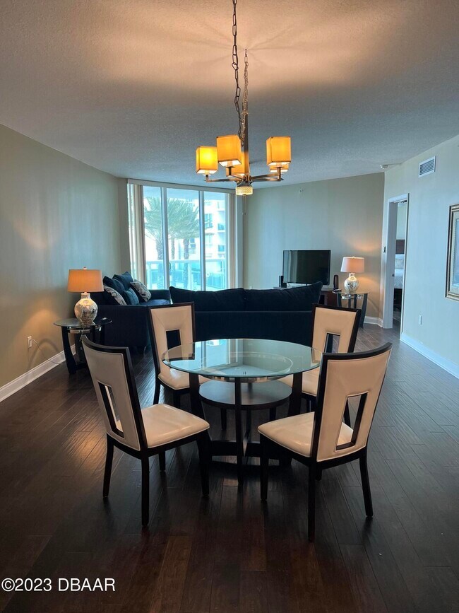 Building Photo - 241 Riverside Dr