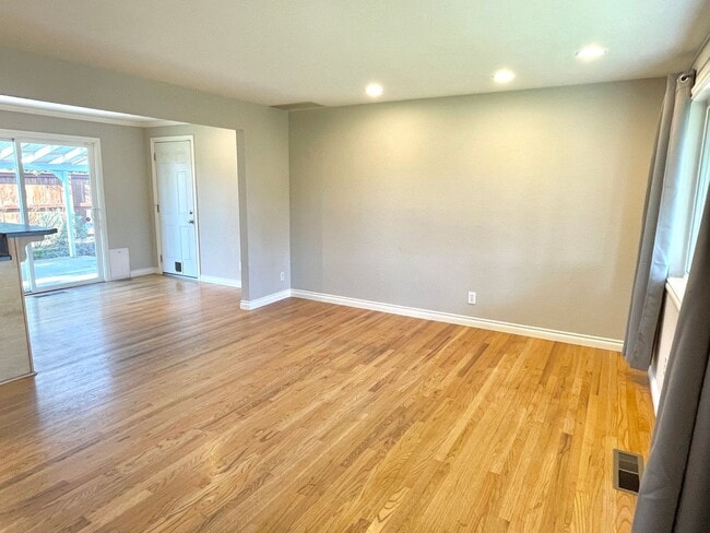 Photo - Brentwood-Darlington, 3 bed, 1 bath ranch with large, fenced yard House