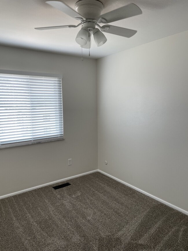 Bedroom 2 w/ceiling fan - 10048 Puttington Dr