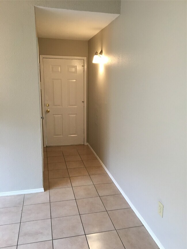 Foto del edificio - 5111 Beaverhill Dr