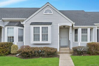 Building Photo - 2555 Youngs Ave