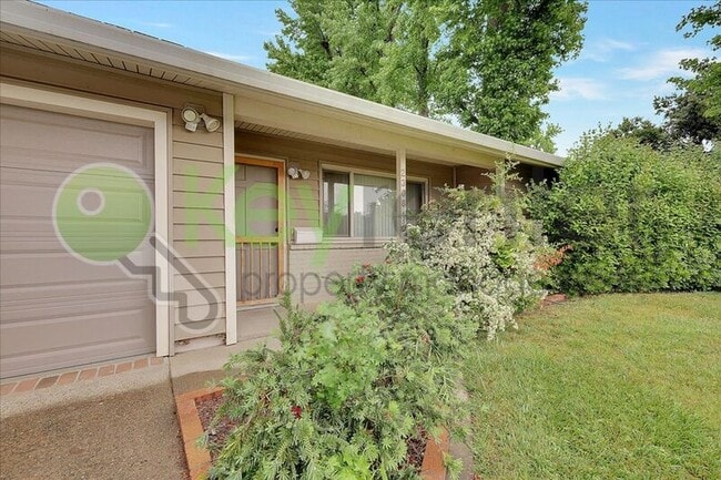 Photo - 2308 Rogue River Dr House