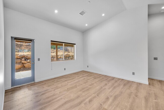 Foto del edificio - 7760 Arrowhead Dr
