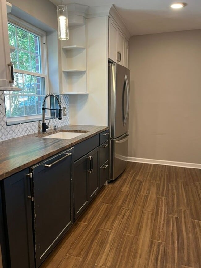 Building Photo - 209 Burgess Ave
