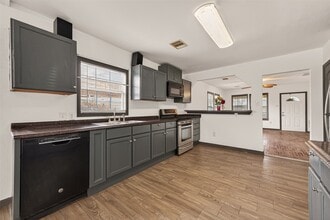 Building Photo - 1110 11th St