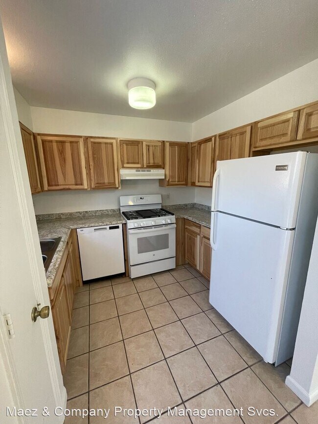 Building Photo - 2 br, 1 bath House - 2702 Cl. de Oriente N...