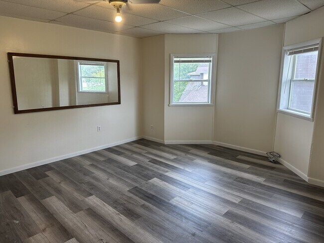 Building Photo - 421 E. Spruce