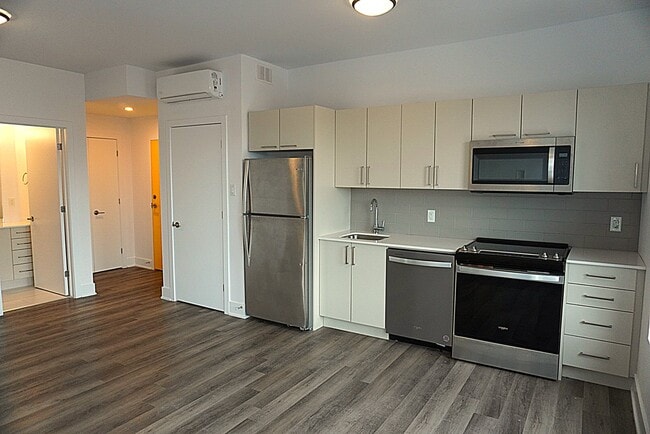 Building Photo - 258 Carruthers Av