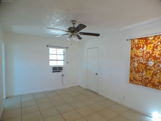 Building Photo - Studio Apartment