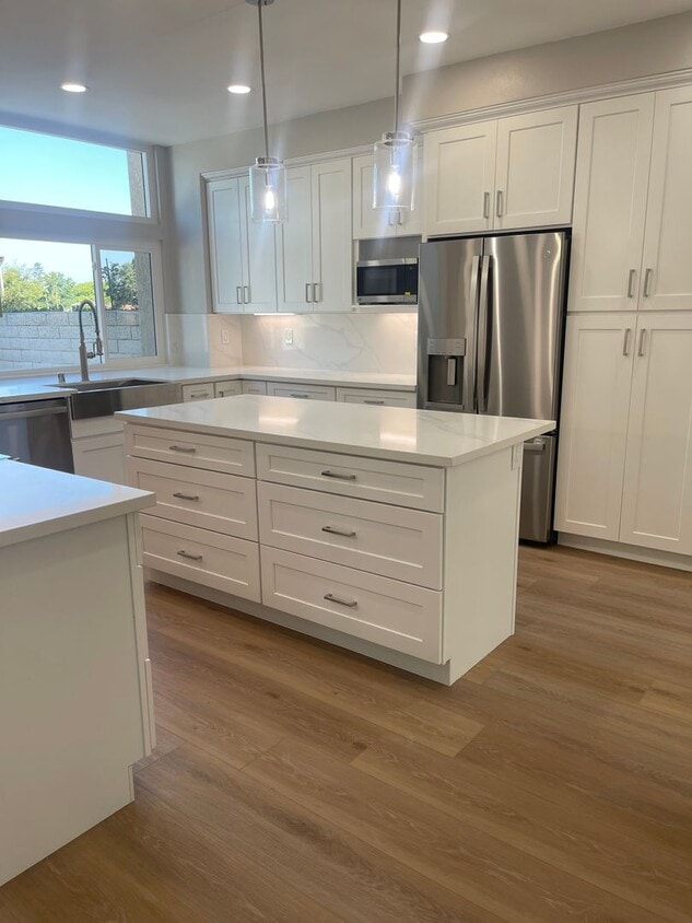 Remodeled Home in Irvine, Includes Attached 2 Car Garage - Remodeled Home in Irvine, Includes Attached 2 Car Garage