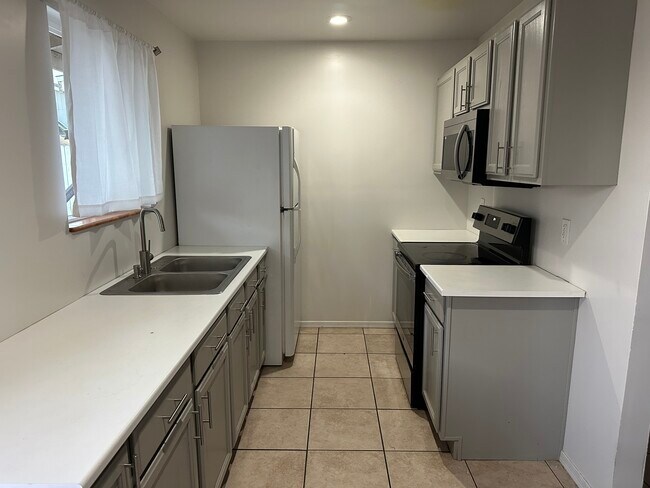 Building Photo - 1320 W Cochise Dr