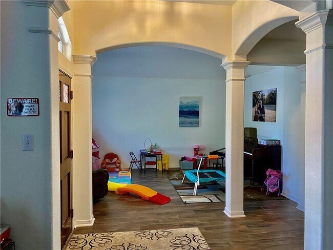 Foto del edificio - 15802 Garrison Cir