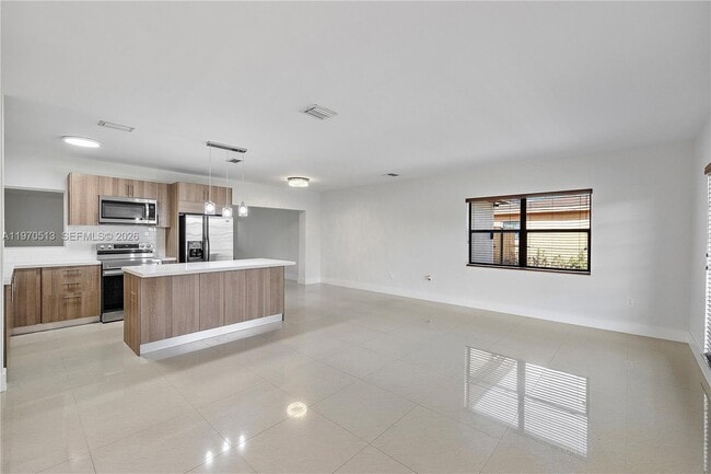 Foto del edificio - 3840 NW 176th St