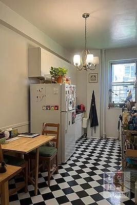 Building Photo - 500 Grand St