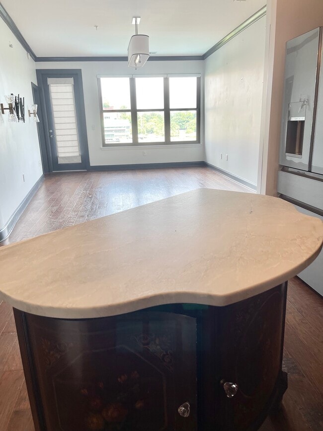 Foto del edificio - 445 W Blount Ave