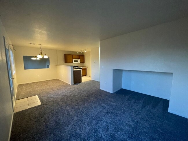 Building Photo - Great Sparks Townhouse!