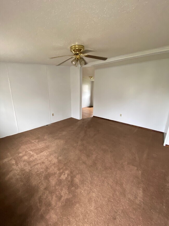 Building Photo - 129 Sandhurst Ct