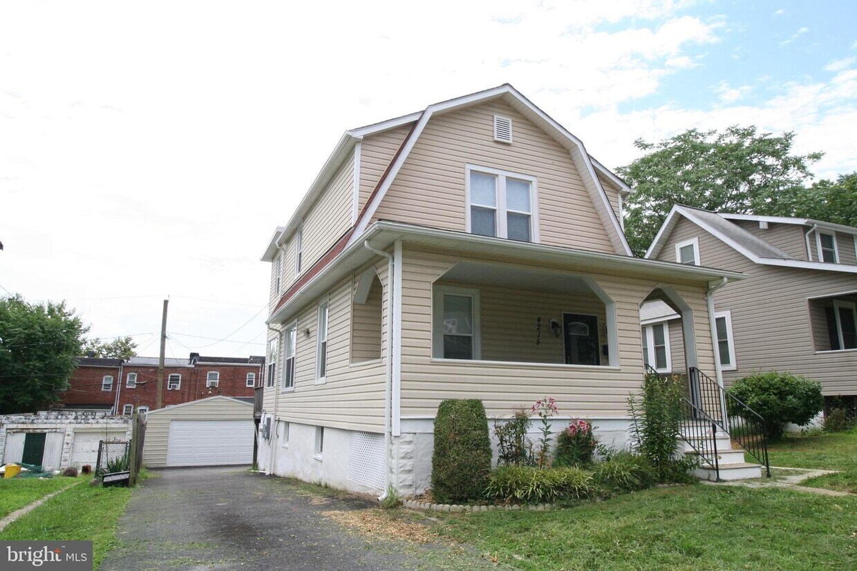 Primary Photo - 4215 Stanwood Ave