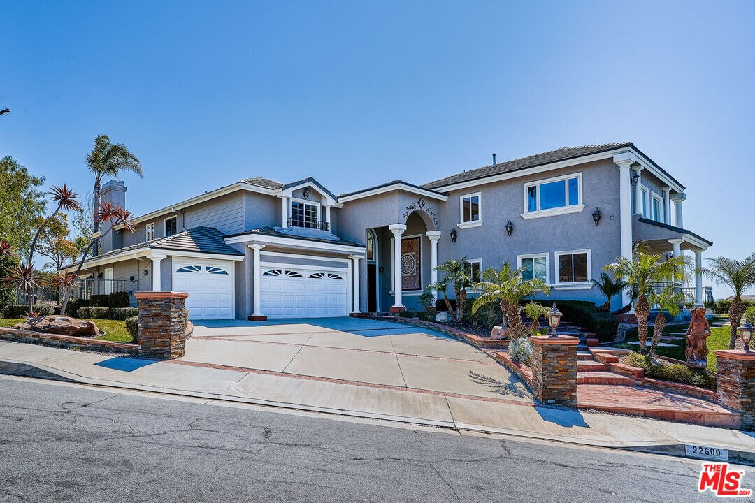 Foto principal - 22600 Hidden Hills Rd