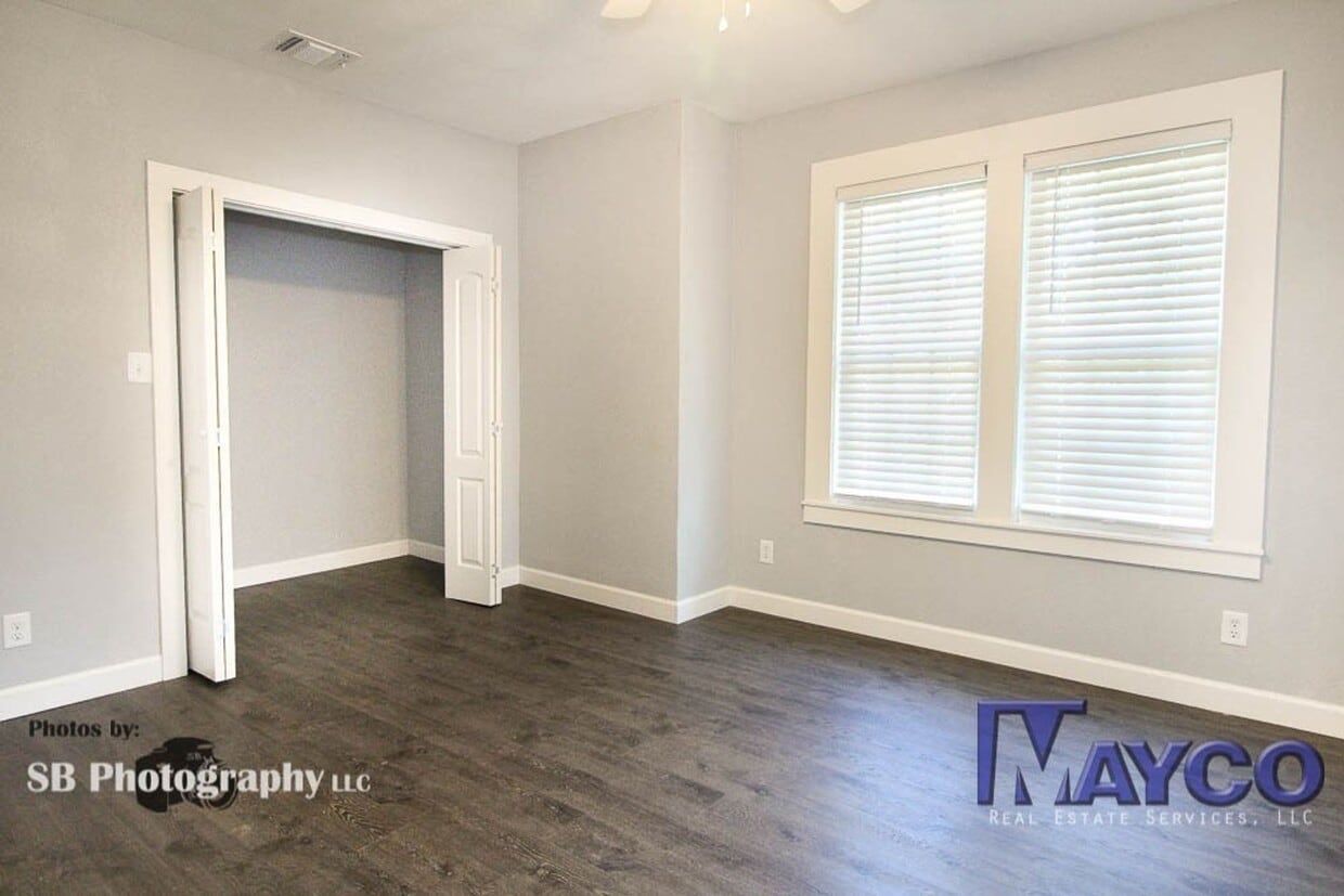 Building Photo - 1 bedroom house in Highland!
