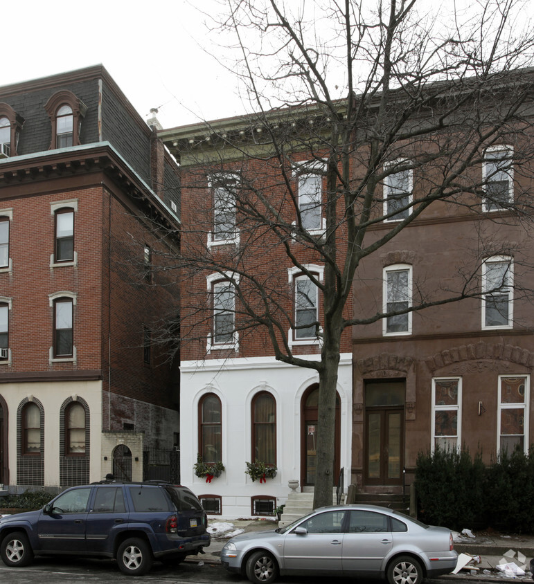Building Photo - 1916 Spring Garden St