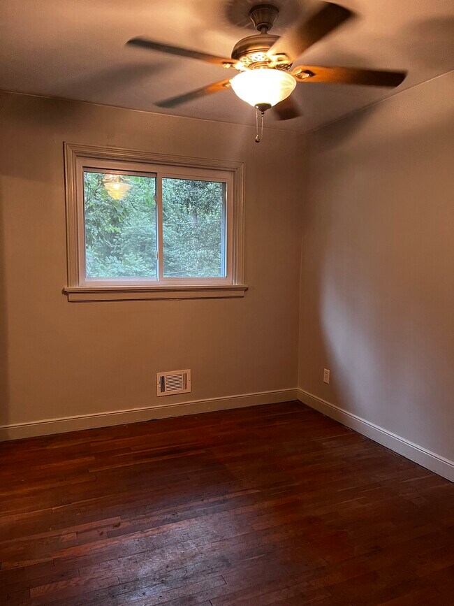 Building Photo - 6306 Stonybrook Dr