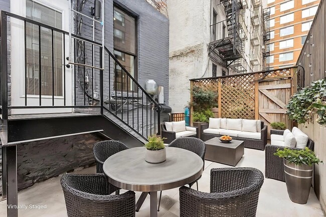 Foto del edificio - 453 W 48th St