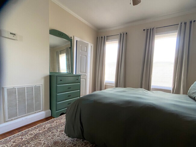 Walk-in closet - 1607 Charles St