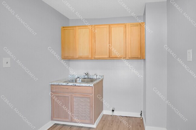 Foto del edificio - 3133 Woodrow Ave