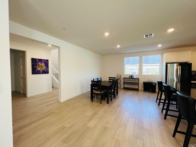 Building Photo - 2451 Lake Club Dr