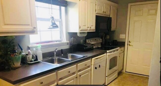 Building Photo - 2922 Temperance Dr