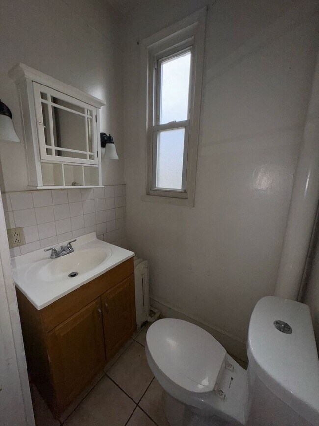 Building Photo - 1016 Pine St