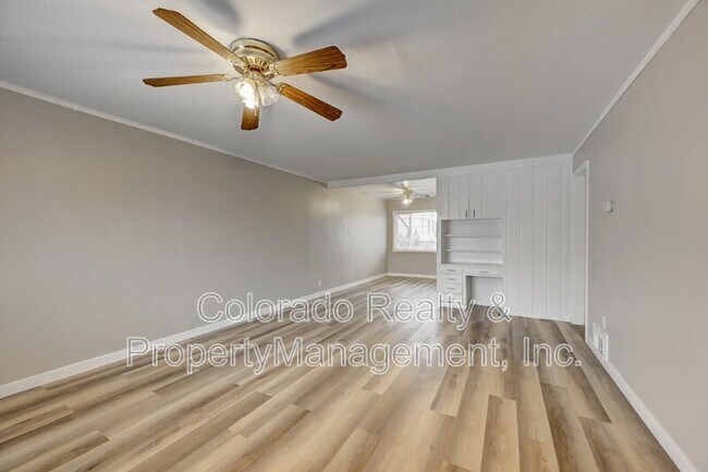 Building Photo - 2117-2129 S Holly St