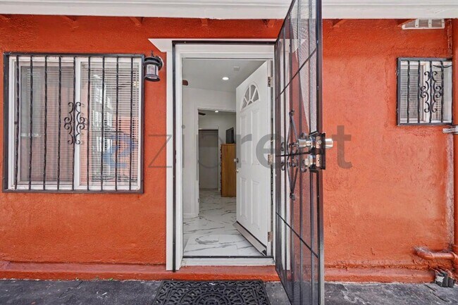 Building Photo - 1208 Field Ave