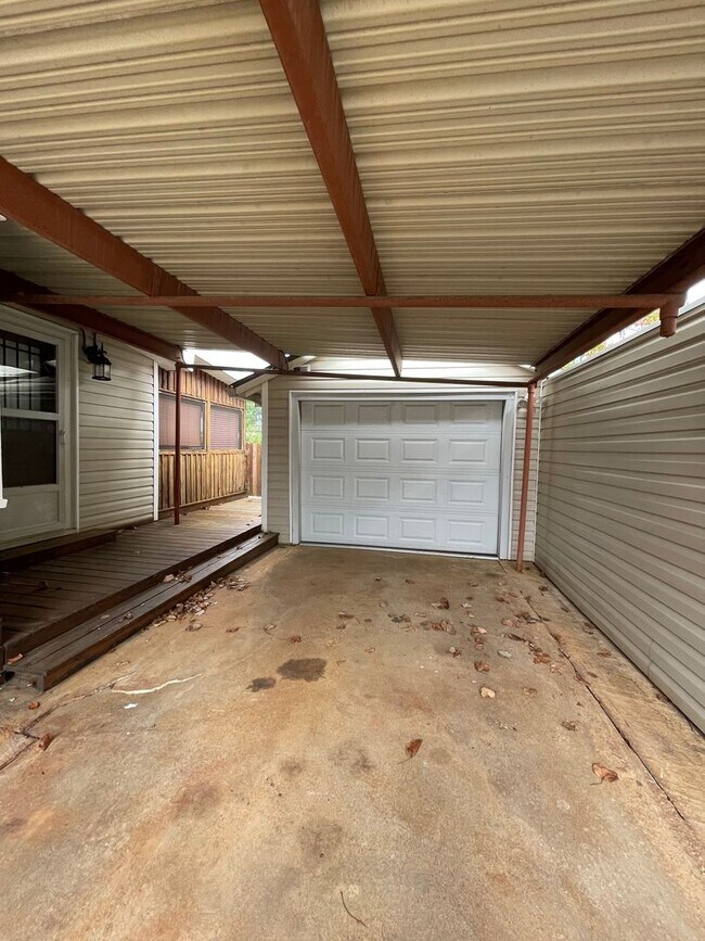 Building Photo - 2 bedroom 2 bath home
