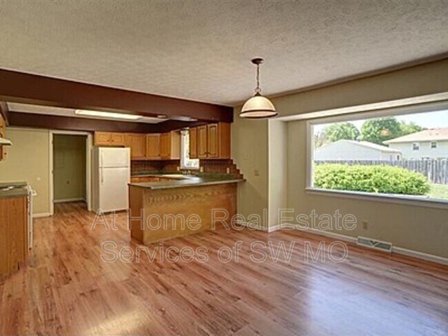 Building Photo - 4525 S Farm Rd 137