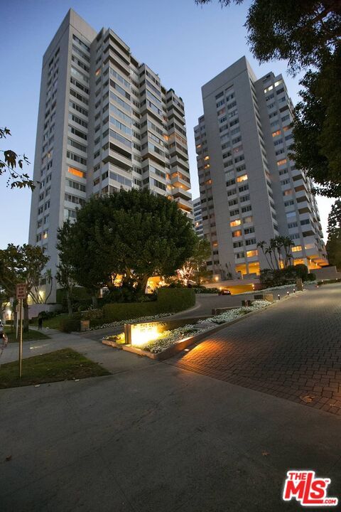 Foto del edificio - 865 Comstock Ave